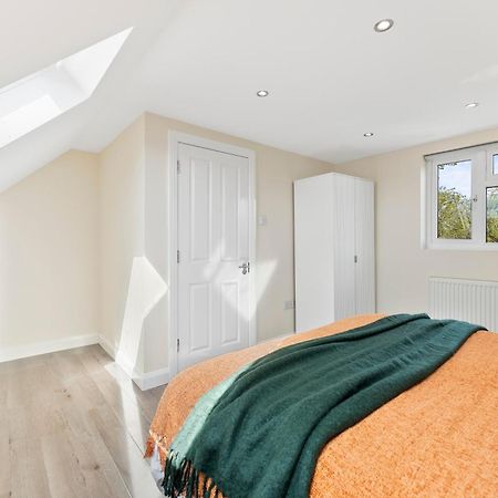 ロンドン Stylish Wembley Gem - Parking -Sleeps 14ヴィラ エクステリア 写真