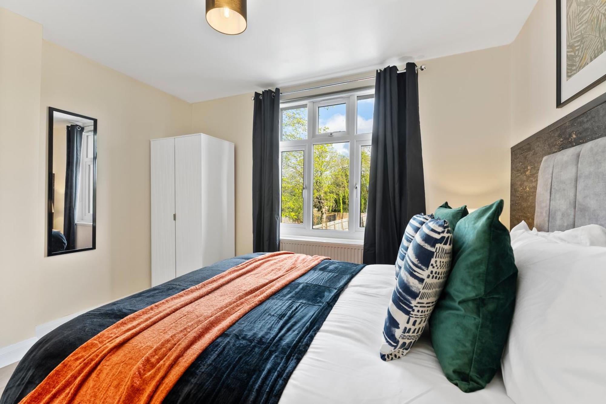 ロンドン Stylish Wembley Gem - Parking -Sleeps 14ヴィラ エクステリア 写真