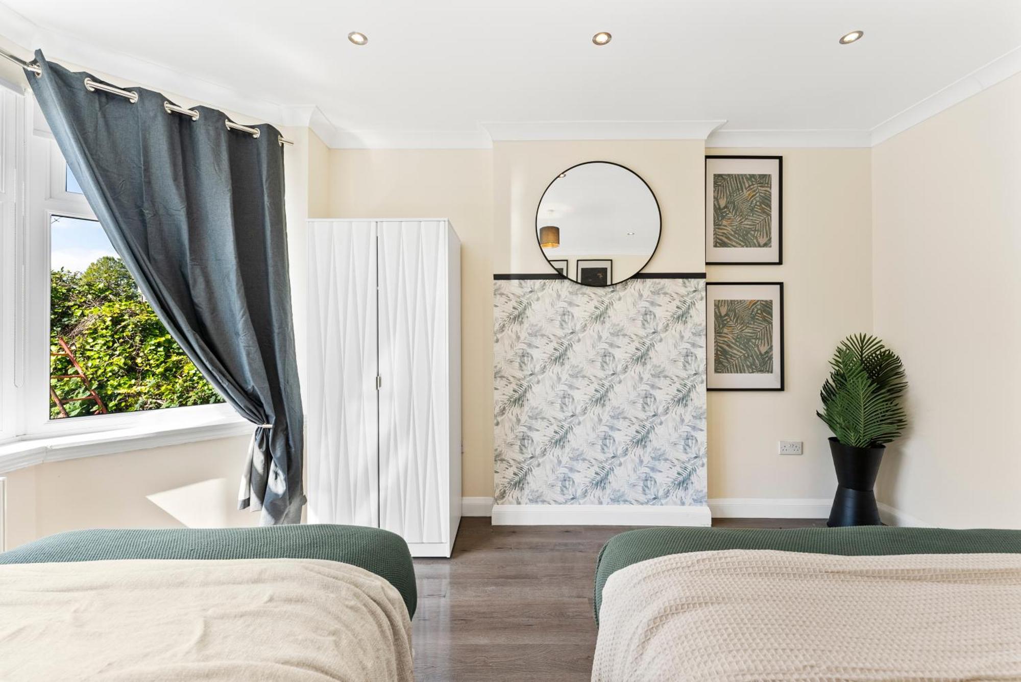 ロンドン Stylish Wembley Gem - Parking -Sleeps 14ヴィラ エクステリア 写真