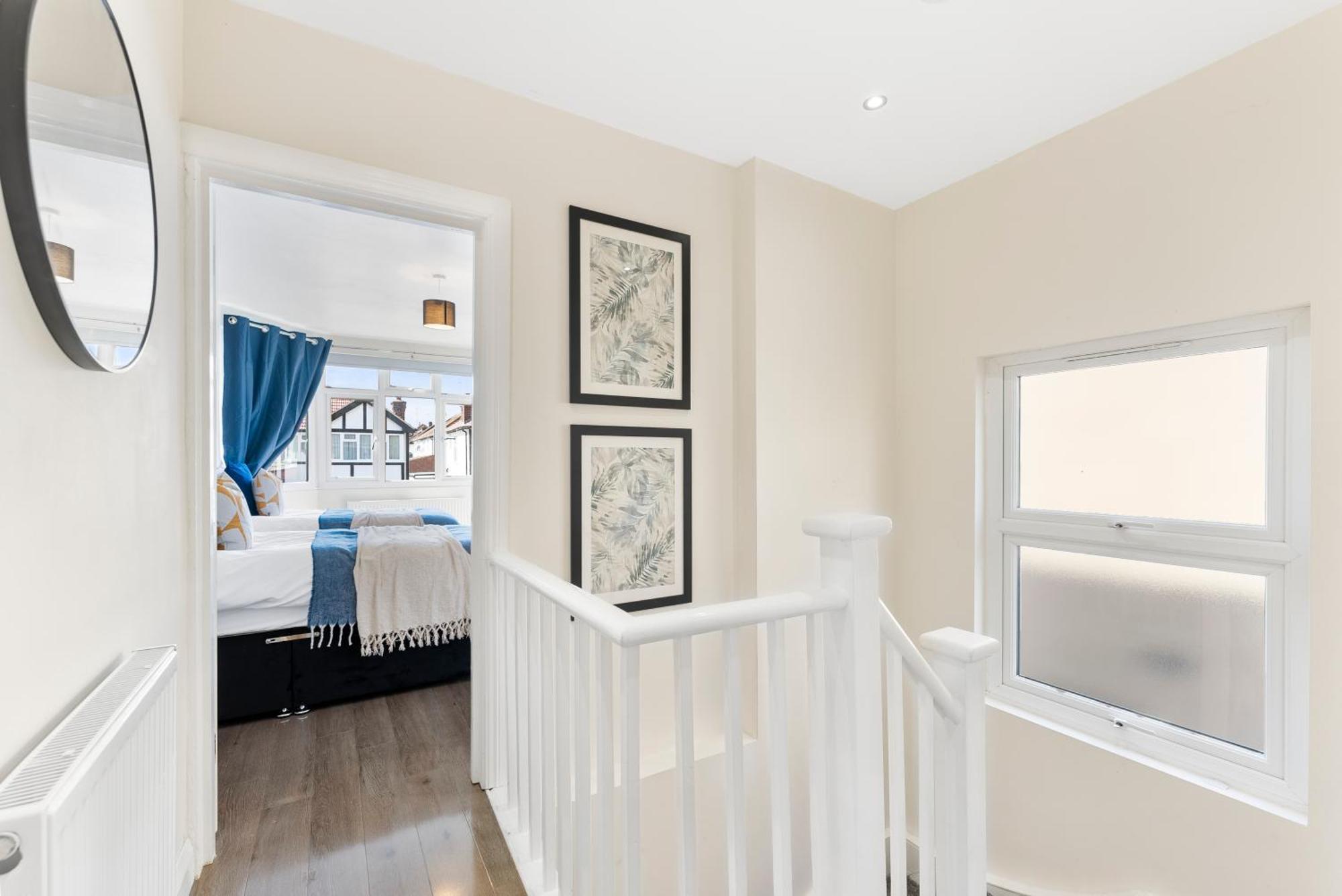 ロンドン Stylish Wembley Gem - Parking -Sleeps 14ヴィラ エクステリア 写真