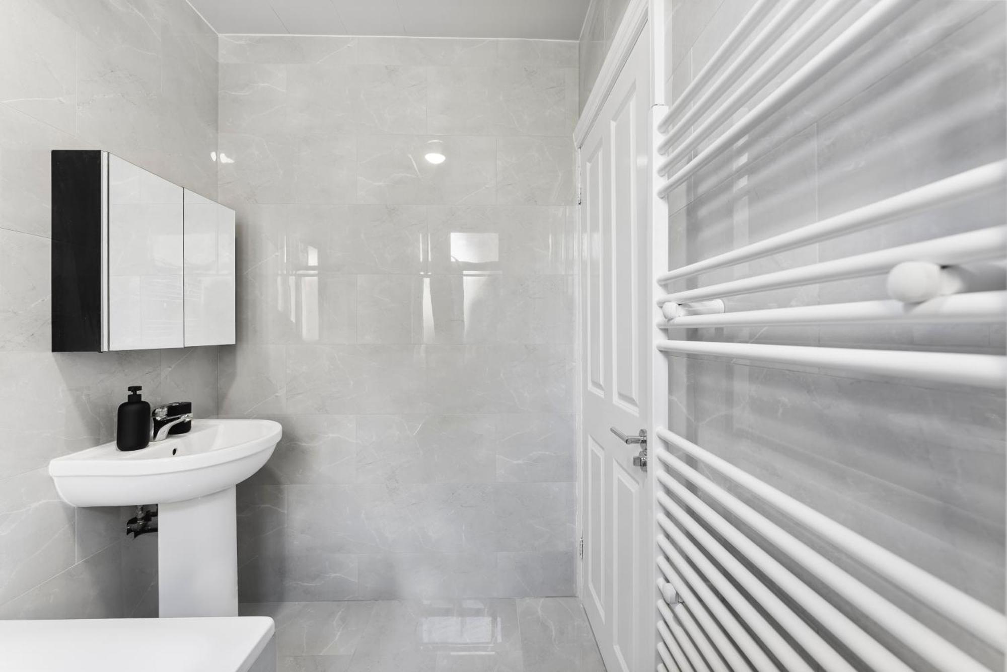 ロンドン Stylish Wembley Gem - Parking -Sleeps 14ヴィラ エクステリア 写真