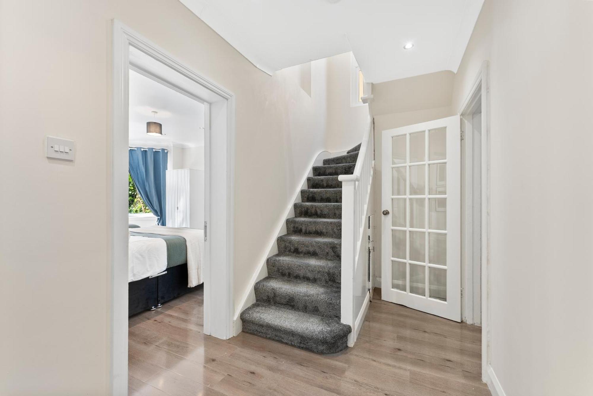 ロンドン Stylish Wembley Gem - Parking -Sleeps 14ヴィラ エクステリア 写真