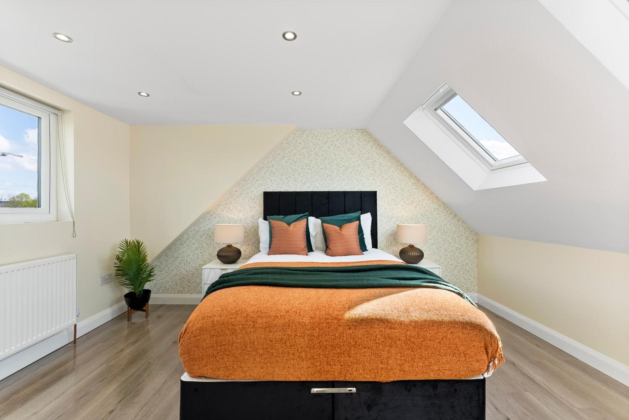 ロンドン Stylish Wembley Gem - Parking -Sleeps 14ヴィラ エクステリア 写真