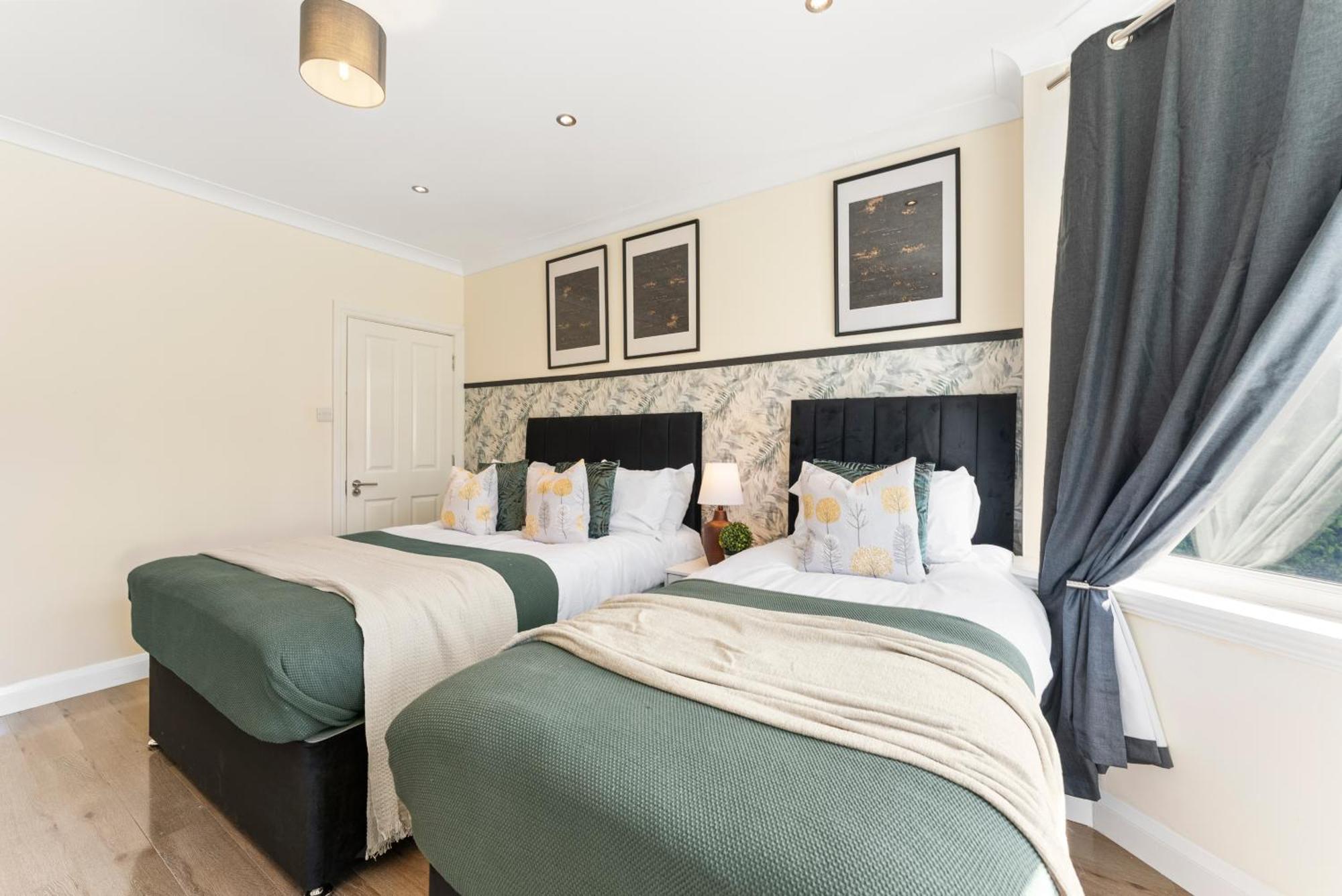 ロンドン Stylish Wembley Gem - Parking -Sleeps 14ヴィラ エクステリア 写真